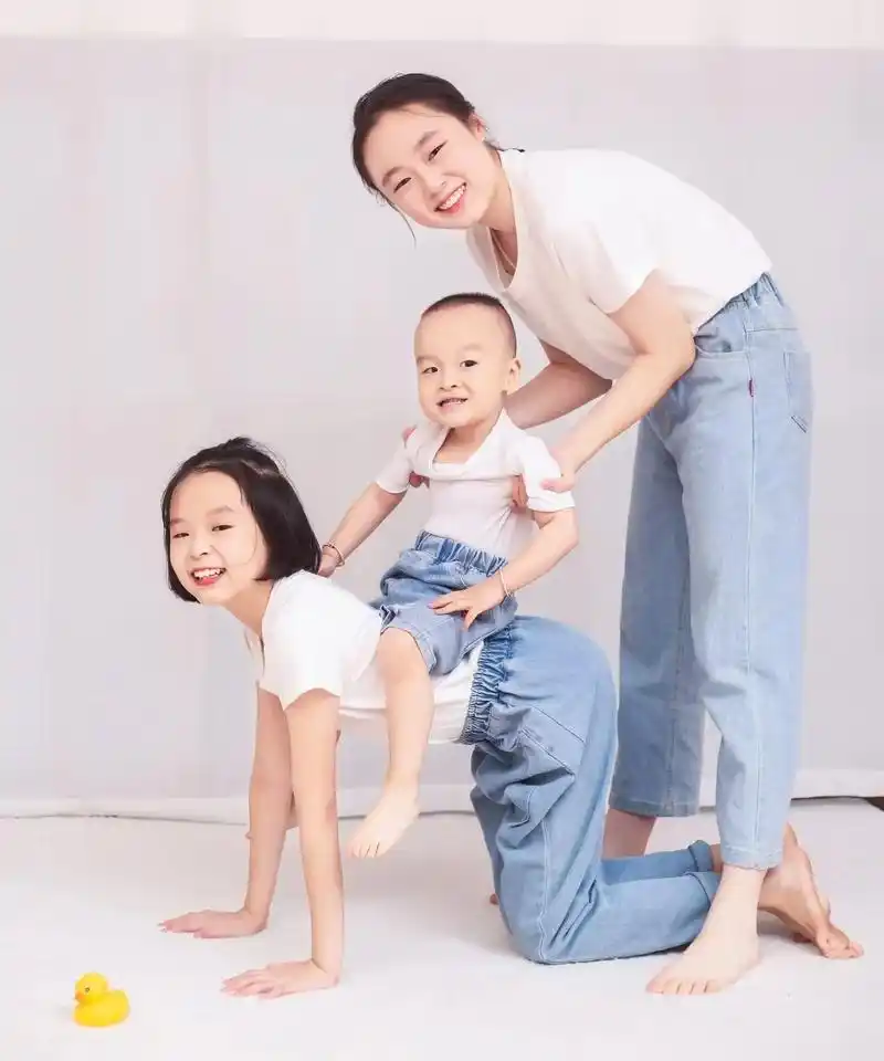 仨姐弟照片