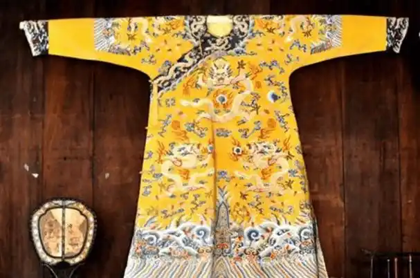 古代皇帝的龙袍价值连城,穿脏了又不能洗,他们是怎么做清洁的_衣服