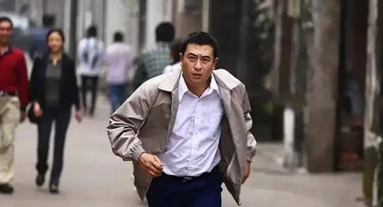 谢霆锋的手,赵丽颖的血栓,张嘉译的背,打了多少明星的脸?