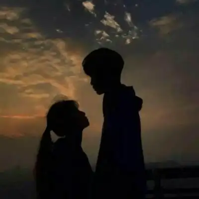 不露脸情侣头像一对两张 高清好看的男女情头不露脸