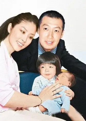 陈慧琳老公曾因胀奶吸奶水 与老公刘建浩相恋11年