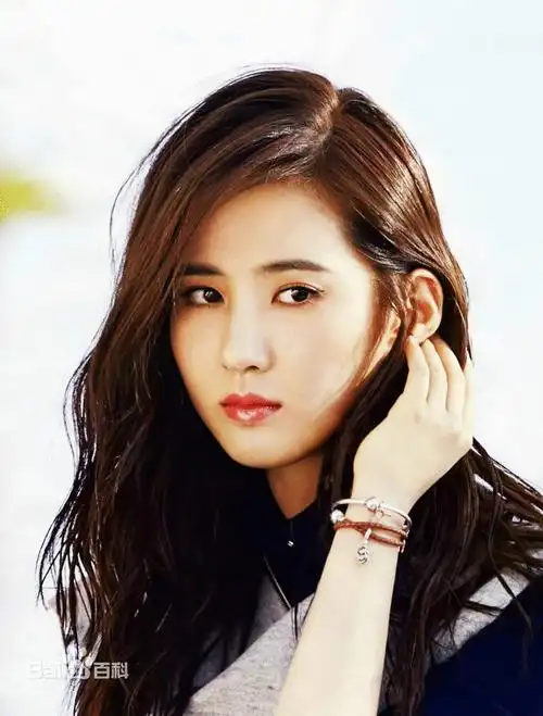 求少女时代yuri 权侑莉百度百科上这张照片无logo高清图