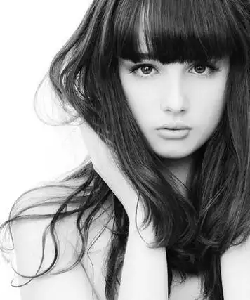 黑白女生个性图片还记得过去