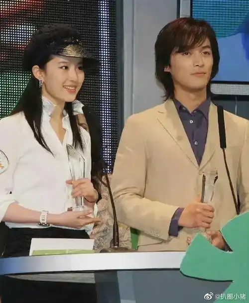 胡歌刘亦菲早年同框照