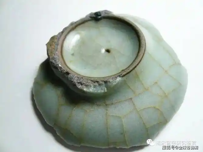 紫口铁足珍贵南宋官窑青瓷在香港故宫文化博物馆展出