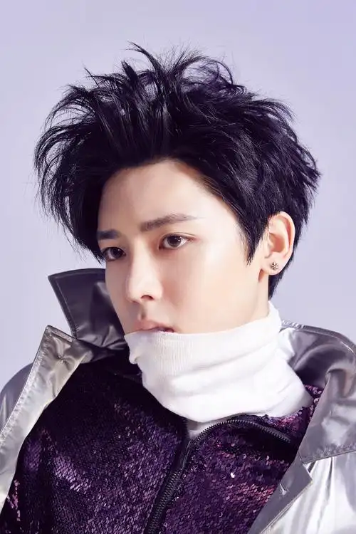 侯明昊时尚前卫新造型 穿越未来吸收无限能量