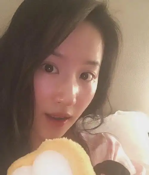 当看到刘亦菲的睡衣照网友美到了天上