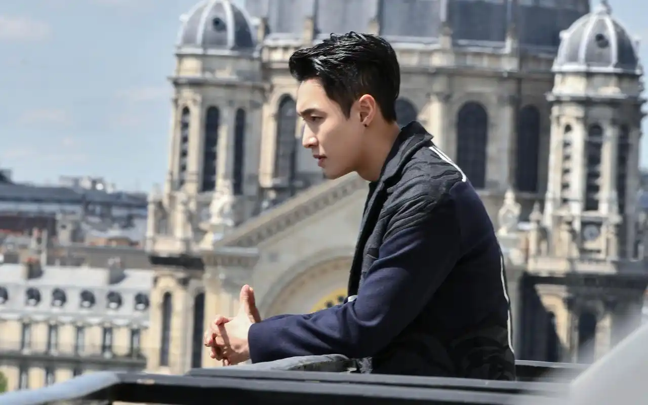 张艺兴巴黎写真帅气图片桌面壁纸