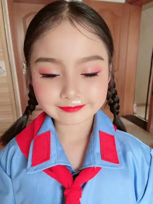 妆《闪闪红星》_亮片_舞蹈_眼线_妆容_提亮_阴影_舞台妆_美妆_彩妆