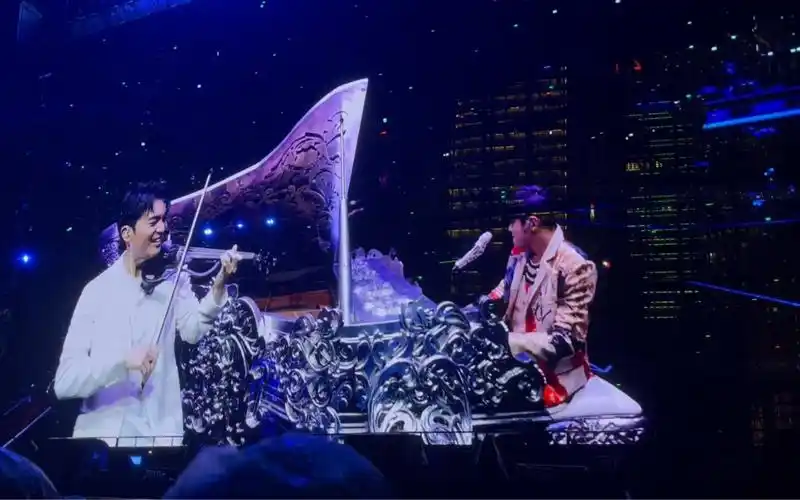 最新钢琴part 给歌 最伟大的作品 青花瓷 周杰伦嘉年华香港演唱会 day