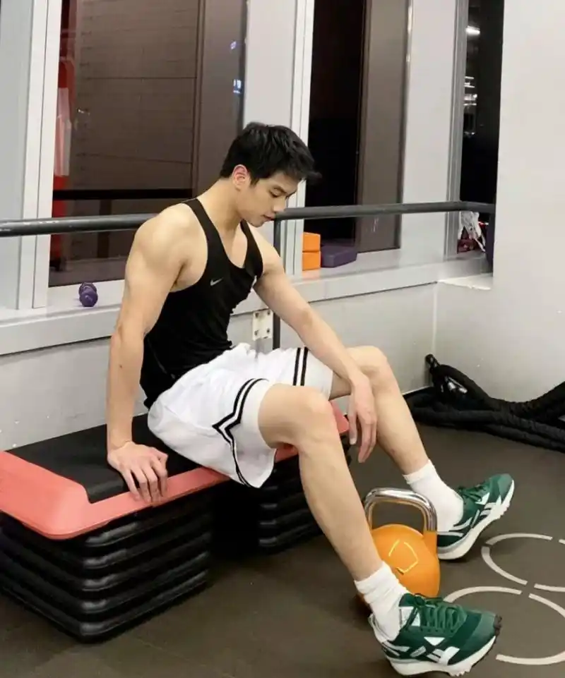 这种身材的男友可还行?#体育生#  爱运动的男生很有型#健身