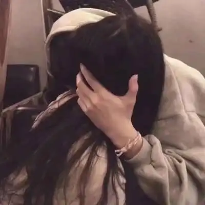 情侣双人两张甜蜜接吻头像