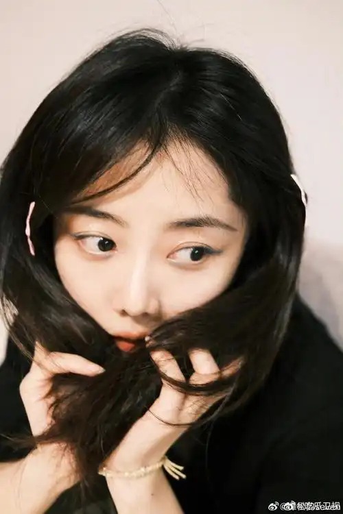 星星99版的谭松韵,这个眼线好有个性,姐姐怎么可以这么可爱