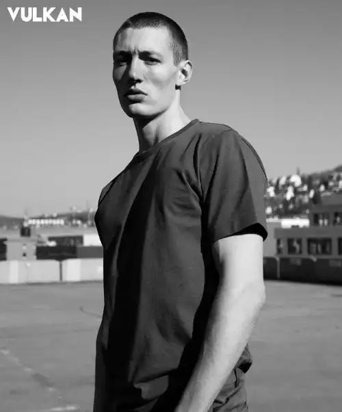 猛男帅气欧美寸头男模图片帅哥猛男文章小虾米