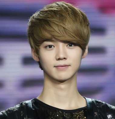 图鹿晗闷青亚麻色头发酷帅来袭一唱成名笑称喜欢甜美系