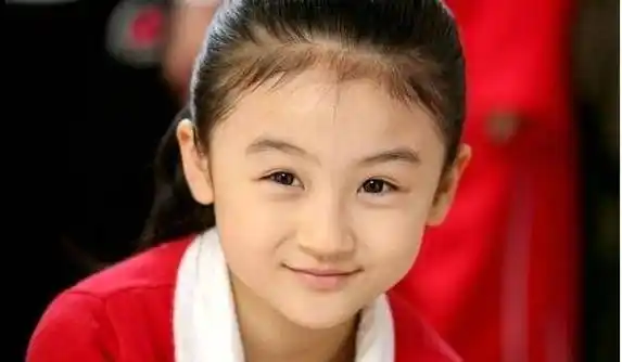 14岁搭档赵丽颖被吐槽,现留学归来后逆袭_陆子艺_舞台_小时候