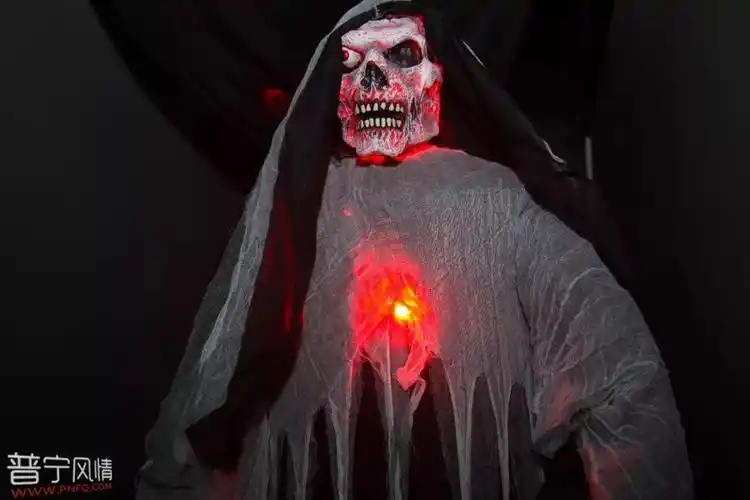 普宁一美女独自挑战地狱鬼屋当场吓懵鬼知道她经历了什么