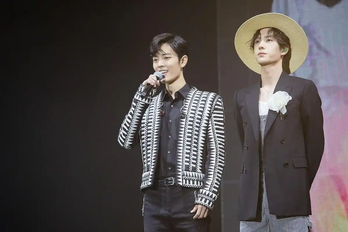 当今娱乐圈的两位当红小生,肖战和王#节后综合症# 一博,一直是备受