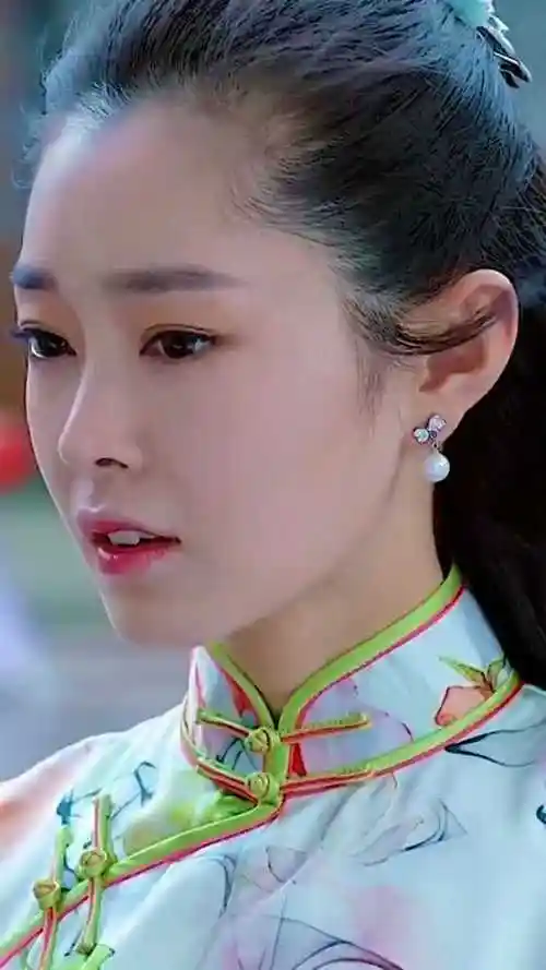 听说你们喜欢看宋轶穿旗袍,她要是生在民国,绝对是一大美女!