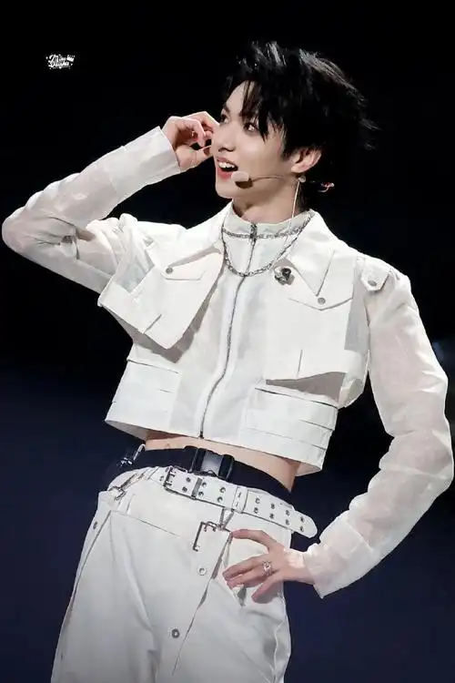 刘耀文#972024-6-5 星期三『今日情书94』云层与雾霭交织像极解