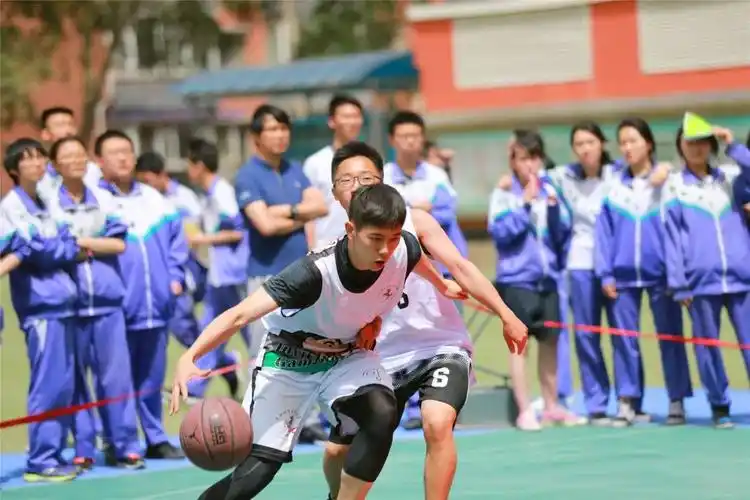 汗水筑梦青春运动装点校园高中部2019年度阳光体育节之高二年级篮球赛