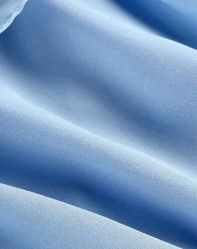 浅蓝色短袖欧根纱绣花连衣裙