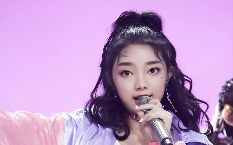 李紫婷第三次公演直拍我就是这种女孩