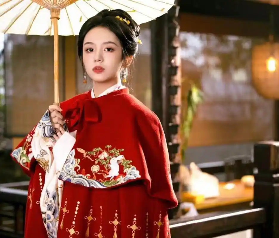 周也古装造型美出新高度,不得不说,这才是真正的"建模脸"!