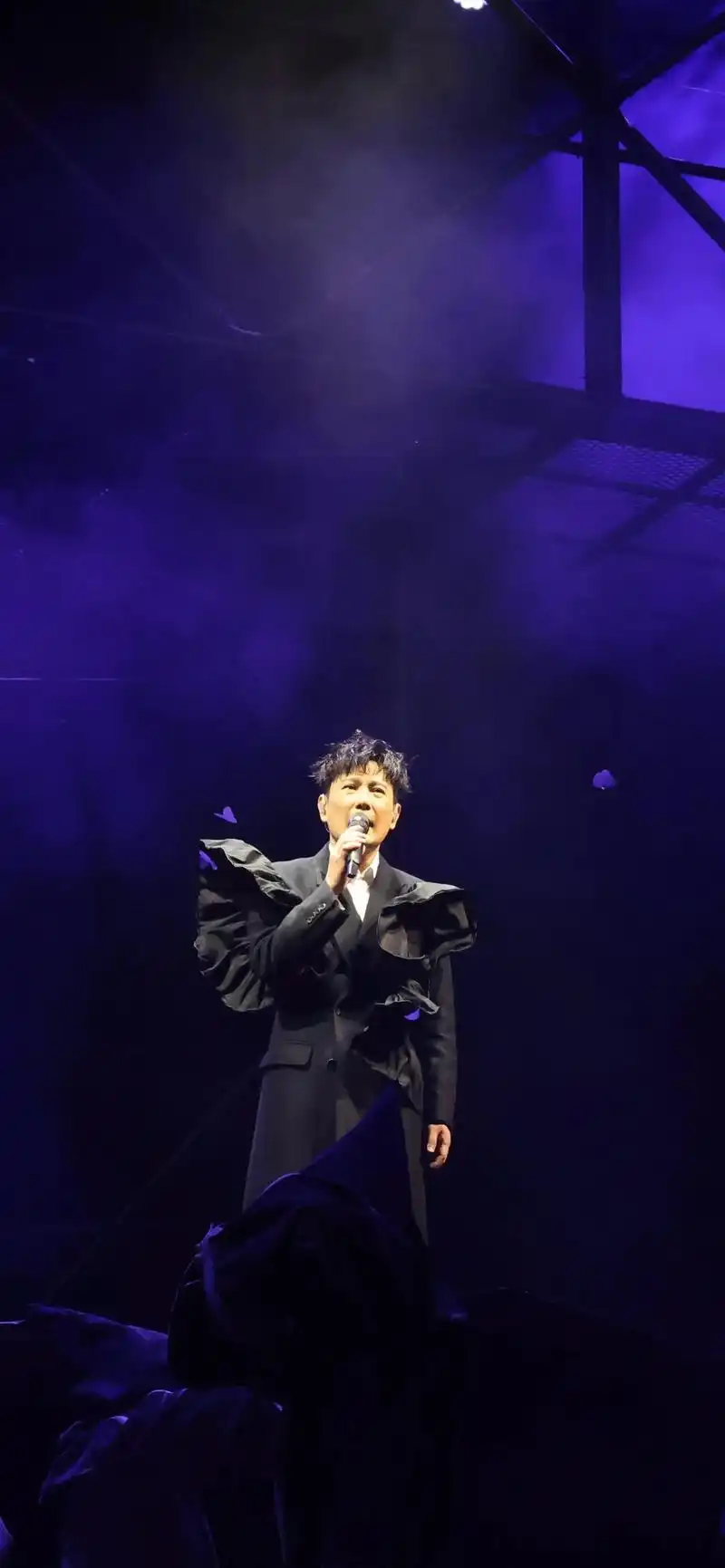 合肥张信哲演唱会舞台照原图无修.信仰的力量 信仰舞台照 太震 - 抖音