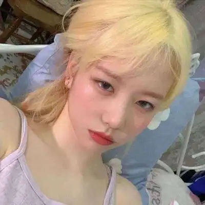 金发头像女生 金色头发图片女生