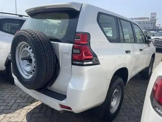 全新22款丰田霸道2700丐版售价428万起支持分期按揭