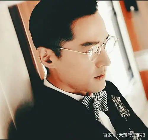 男明星戴上眼镜,或斯文或邪魅,你被谁撩到了呢?