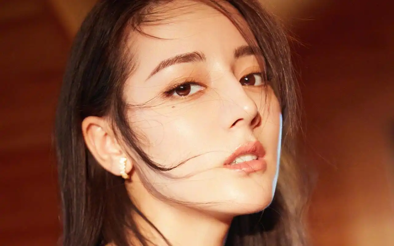 超级美女迪丽热巴壁纸_清新迷人的明星热巴