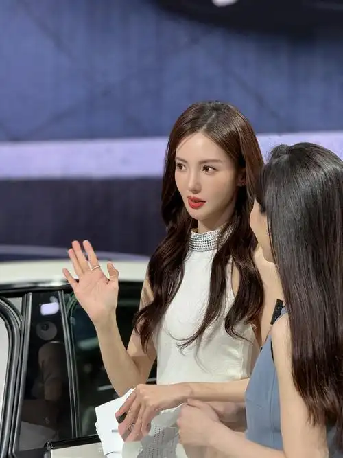 金晨 @金晨工作室 #金晨现身智己展台##2024北京