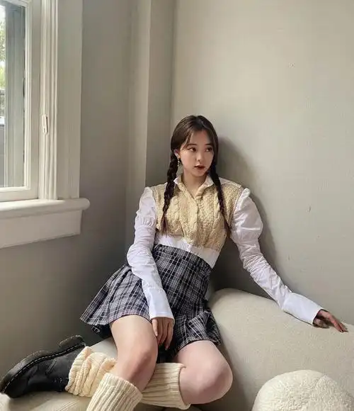 杨超越jk制服照美上热搜我承认我心动了