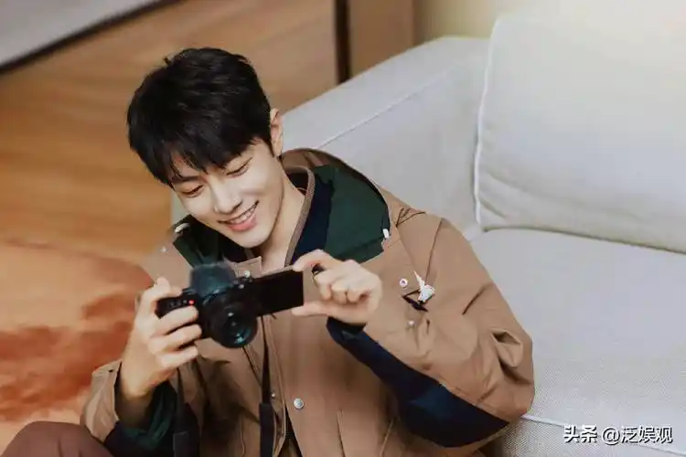 都是年轻偶像,靠粉丝上位的他们为何不肯爱惜羽毛_肖战_明星_鞠婧祎