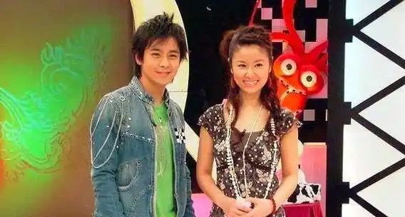 林心如与旧爱林志颖同台,妻子探班台下观看,私下两家经常聚会?