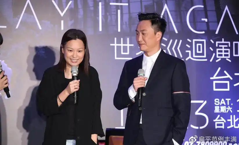 郑中基与太太余思敏合影恩爱十足