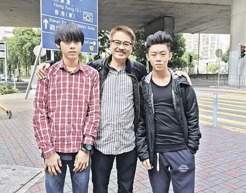 64岁吴孟达卖房套现养家小儿子罕见曝光(图)