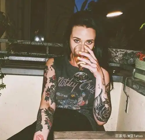 美女纹身图案,有纹身的女孩有多飒?