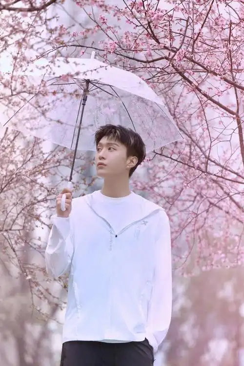 范丞丞 高冷学长 啊啊啊啊啊真的是有点梦回蒋翼的感觉了谁懂,好有