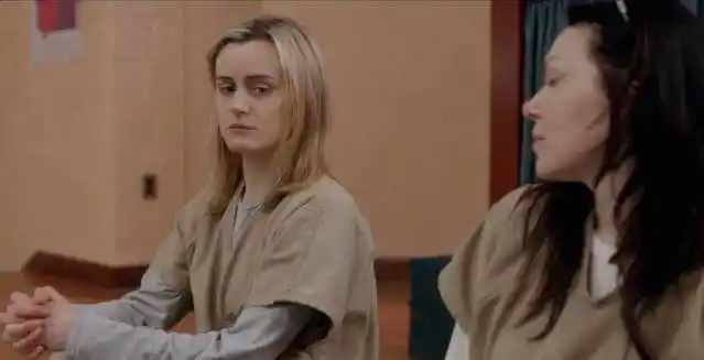 原创为什么美剧女子监狱女犯人用卫生巾做各种东西呢