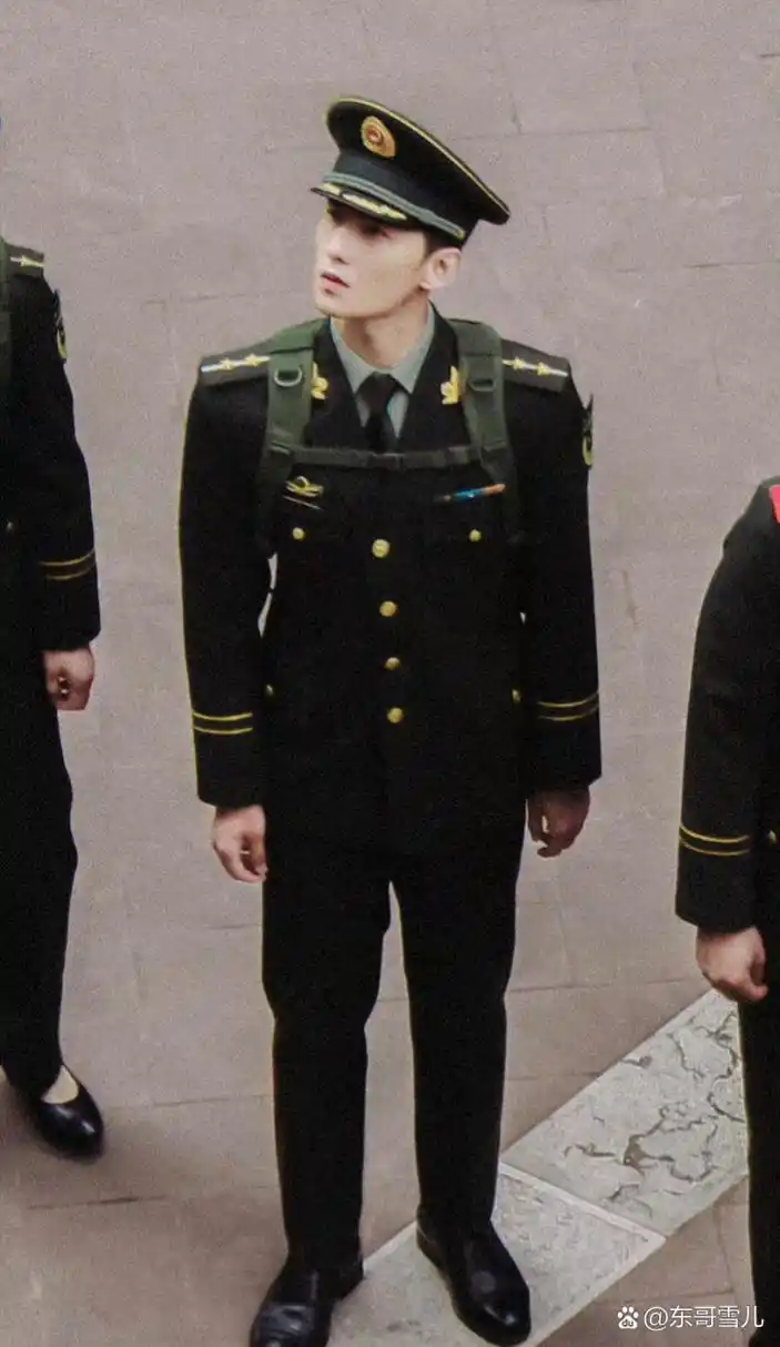 杨洋军装,轻轻秒了一切