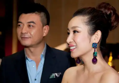 捧红丈夫后被抛弃,丈夫转身娶影后,她年过半百却和儿子相依为命_唐静