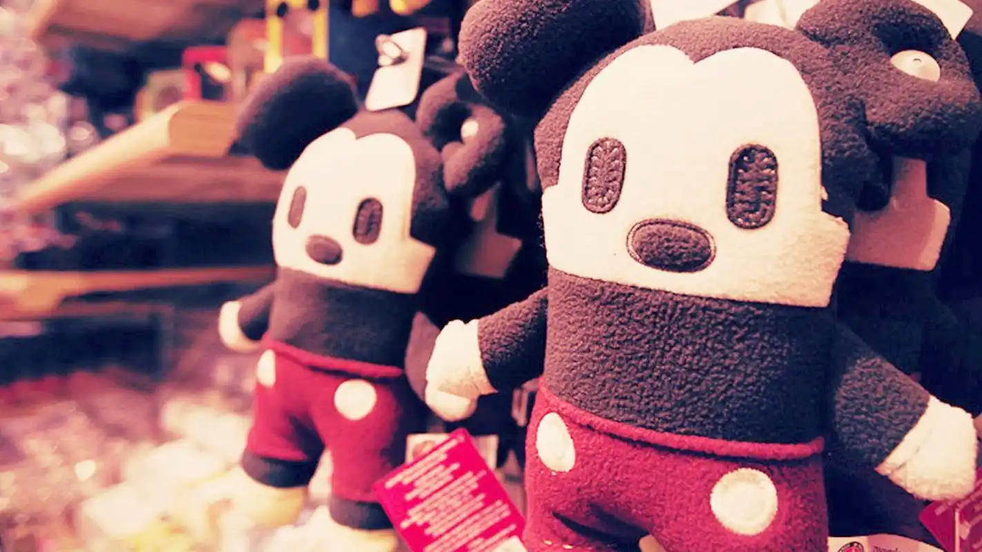 可爱小公仔特写宽屏桌面壁纸