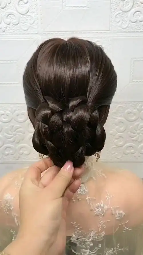 气质型的低盘发,三十岁的女人特别适合