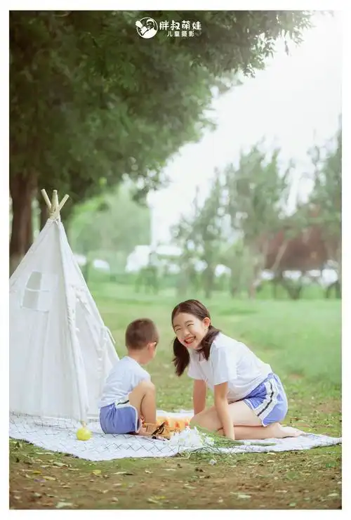 小姐弟俩开心的一天