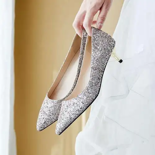 银色婚鞋女2019新款婚纱新娘鞋仙女的鞋百搭中跟细跟少女低跟单鞋