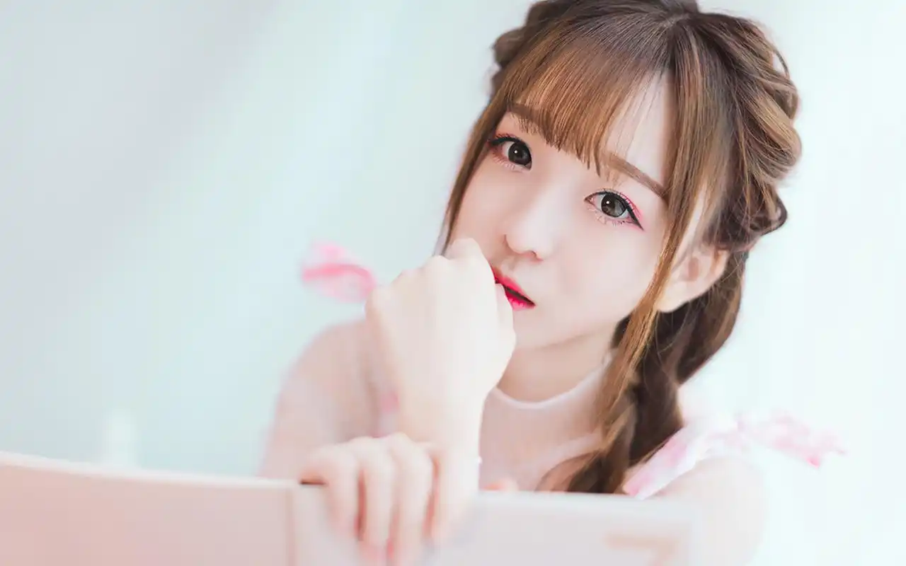 首页 桌面壁纸 美女壁纸 可爱萝莉美少女粉嫩养眼写真电脑壁纸
