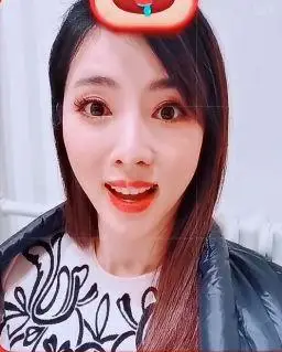 李思思晒视频,嘟嘴卖萌少女心十足,搞怪画风尽显俏皮可爱